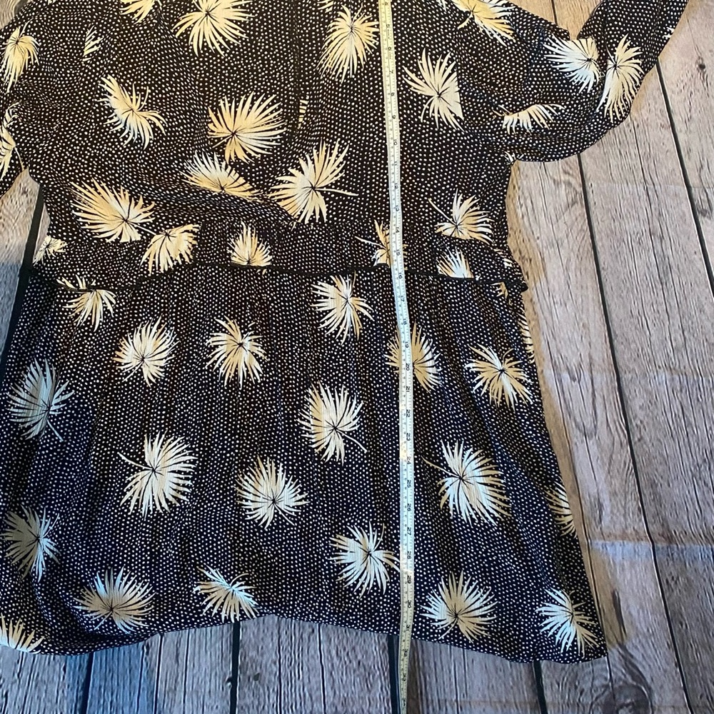 Like New- Billabong Flowy Black & White Lightweight Top Tunic Size Large - Picture 4 of 6